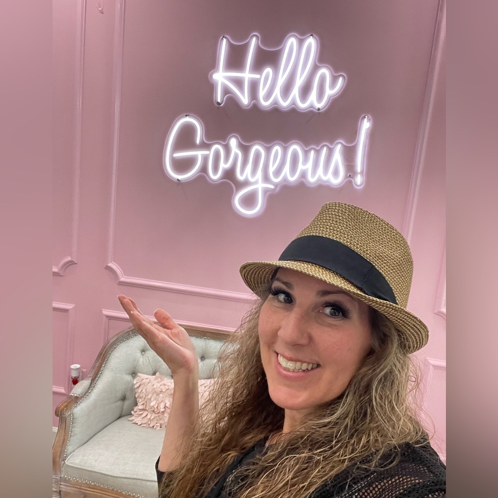 Meet your Posher, Laura